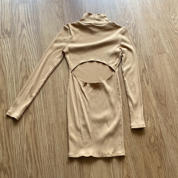 Ribbed turtleneck dress with sleeves and back cut-out, thumb detail - Picture 2 of 4